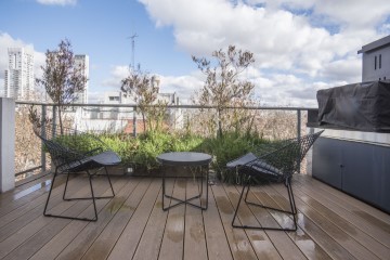 Área de co-working con terraza