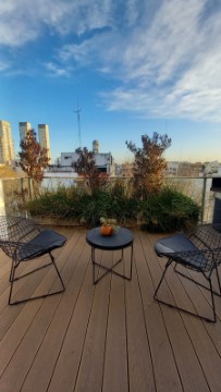 Área de co-working con terraza