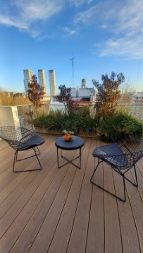Área de co-working con terraza
