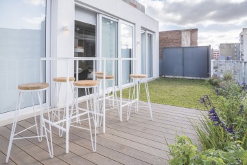 Área de co-working con terraza